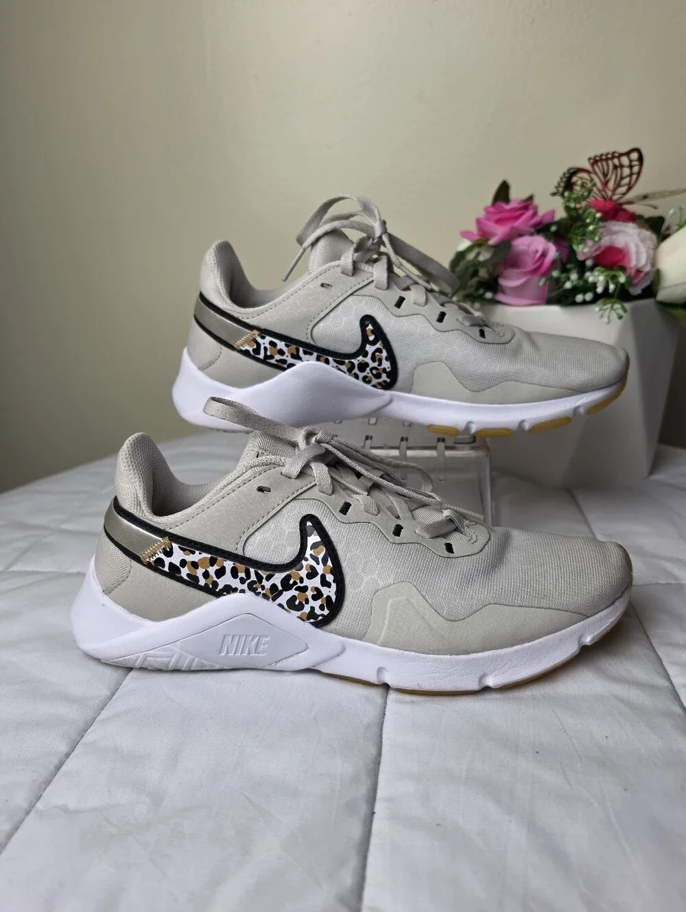 NIKE LEGEND ESSENTIAL LEOPARD Women's Sneakers Size 6